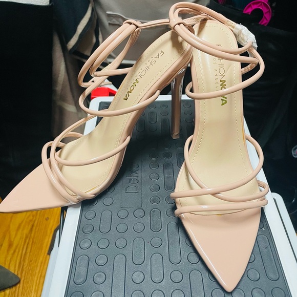 NWOT-Beautiful Strappy Sandals-Mauve colored - Picture 5 of 7